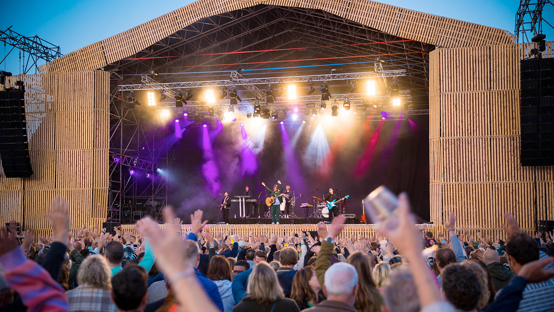 International Dutch Distillers Festival (IDDF) Discover the International Dutch Distillers Festival in Schiedam, a week of gin, jenever, music and food, with IDDF in Concert, just minutes from Rotterdam.