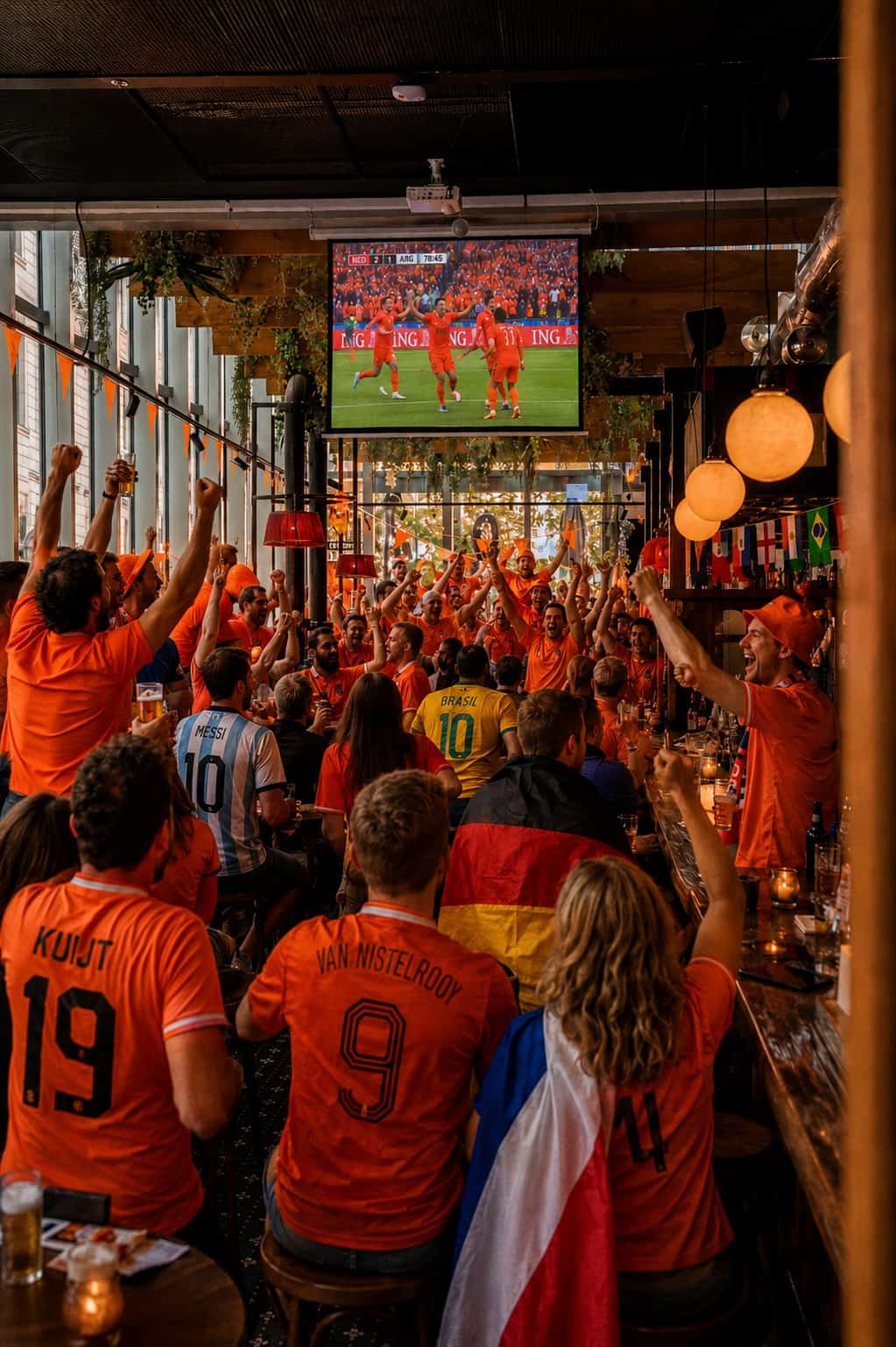 Villa Kakelbont screens every World Cup match Villa Kakelbont will show every World Cup match within opening hours from 11 June, with big screens, sound, pools and free entry.