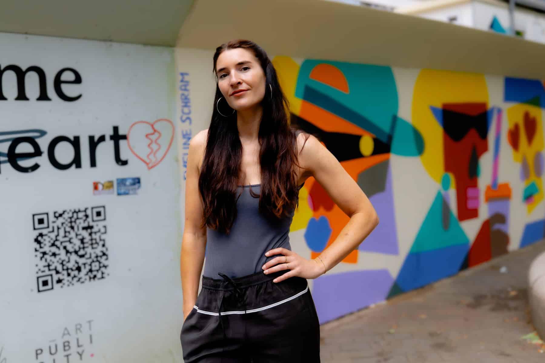 Eveline Schram brings colour to EDGE Coolsingel Rotterdam artist Eveline Schram has created the final Show Me Your (He)Art mural on the construction fences at EDGE Coolsingel.