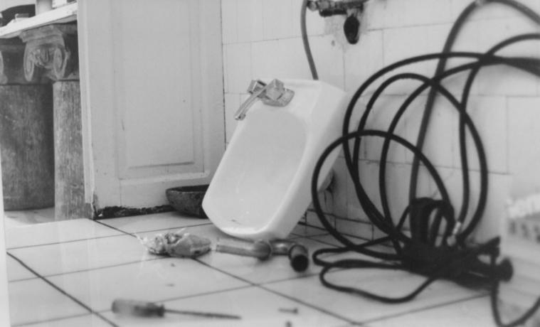Santiago Sierra brings DEATH & MONEY to Brutus Brutus presents Santiago Sierra’s DEATH & MONEY from 20 September, with seven works examining war, state violence, labour and economic power.