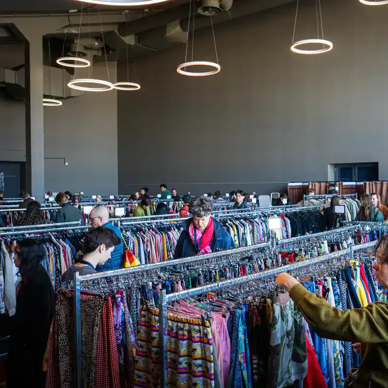 Shop handpicked vintage at Vintage Island Rotterdam Vintage Island brings a free three-day vintage fashion pop-up with curated collections, exclusive drops and Fill a Bag deals to OASE Rotterdam.