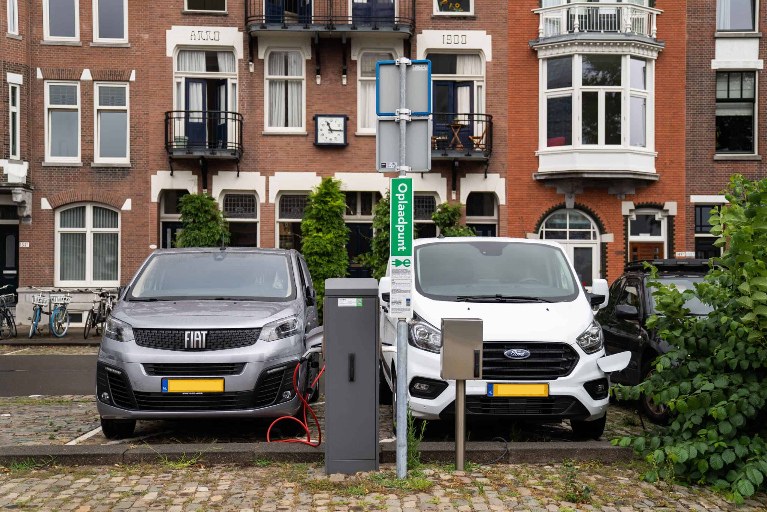 More public EV charging points coming to Rotterdam Rotterdam is set to get more public EV charging points, lower charging prices, digital tariff displays and smarter charging under a new regional contract.
